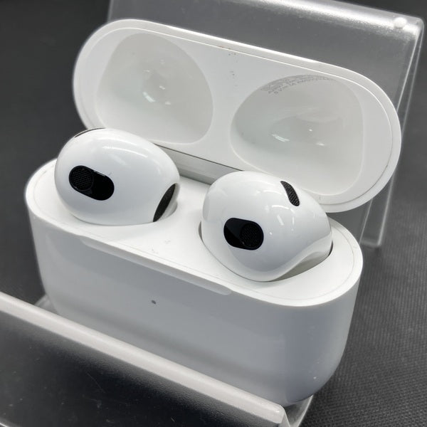 【中古】Airpods MPNY3J/A 3rd Generation Lightning充電ケース付【秋葉原】