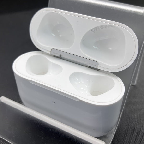 【中古】AirPods Lightning 充電ケース (第3世代)【秋葉原】