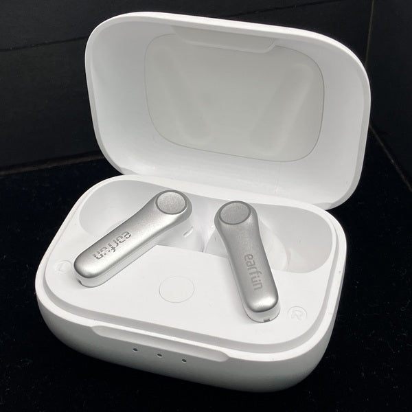 【中古】Air Pro 4 - White【日本橋】