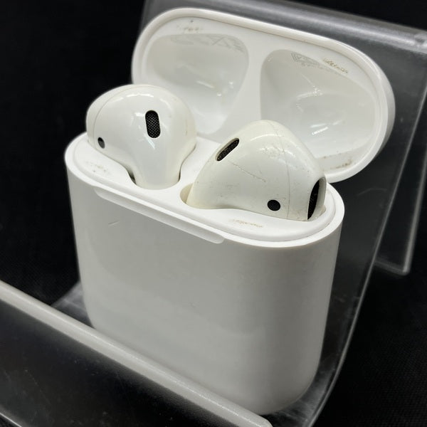 【中古】AirPods with Charging Case MV7N2J/A【秋葉原】