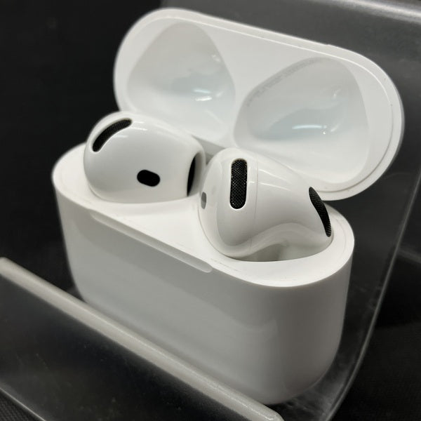 【中古】AirPods 4 MXP63J/A【秋葉原】