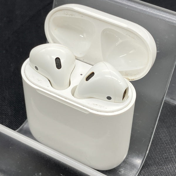 【中古】AirPods with Charging Case MV7N2J/A【日本橋】
