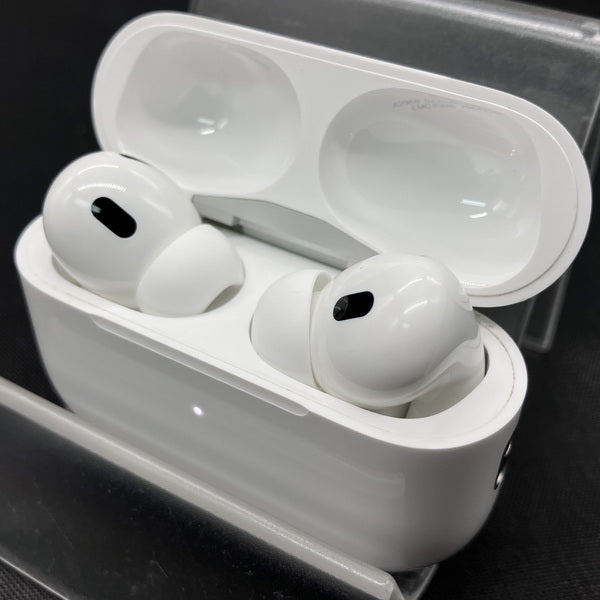 AirPods Pro ホワイト 本体 + 充電ケーブル　中古使用品 AirPods第三世代 本体 ホワイト 充電ケーブル付属 アップル