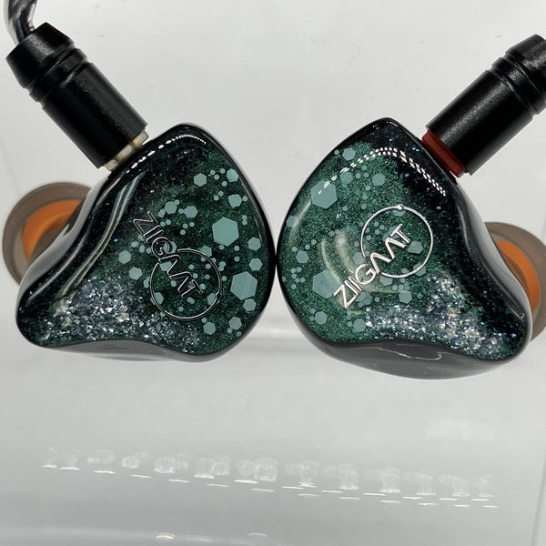 イヤホン ZiiGaat Arcanis ZiiGaat Arcanisレビュー - 迫力ある低音域のアイソバリック2DD+