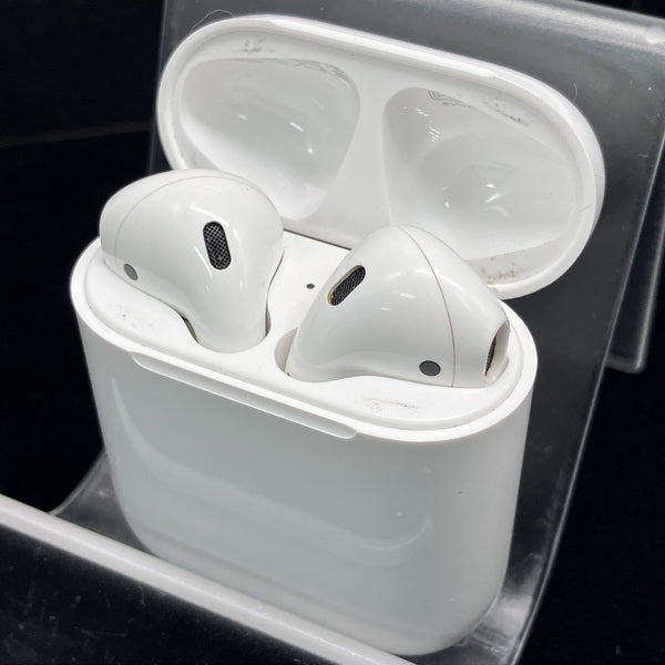 【中古】AirPods with Charging Case MV7N2J/A【秋葉原】