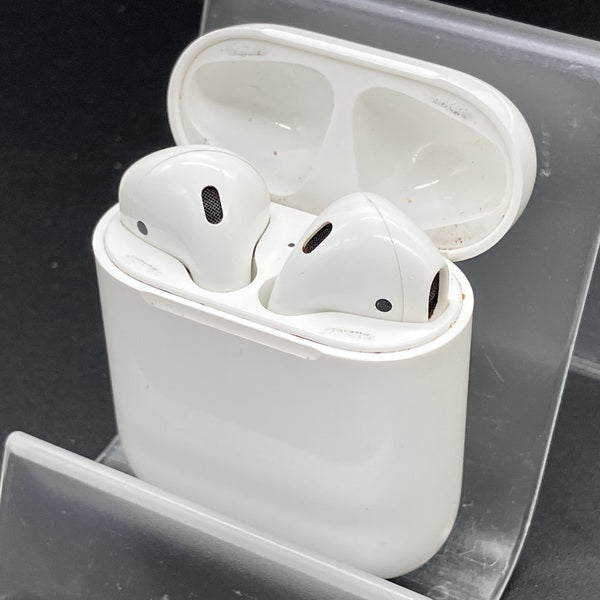 【中古】AirPods with Charging Case MV7N2J/A【日本橋】