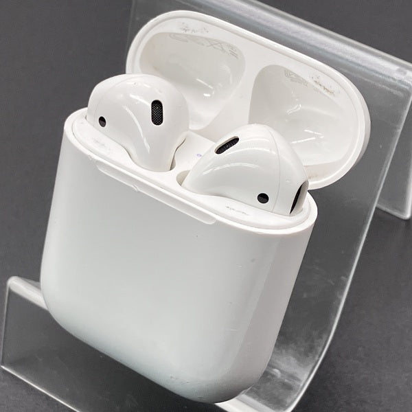 【中古】AirPods with Charging Case MV7N2J/A【秋葉原】