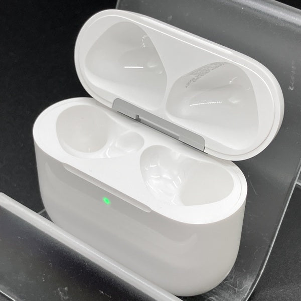 【中古】AirPods 4 (ANC)ワイヤレス充電ケース【秋葉原】