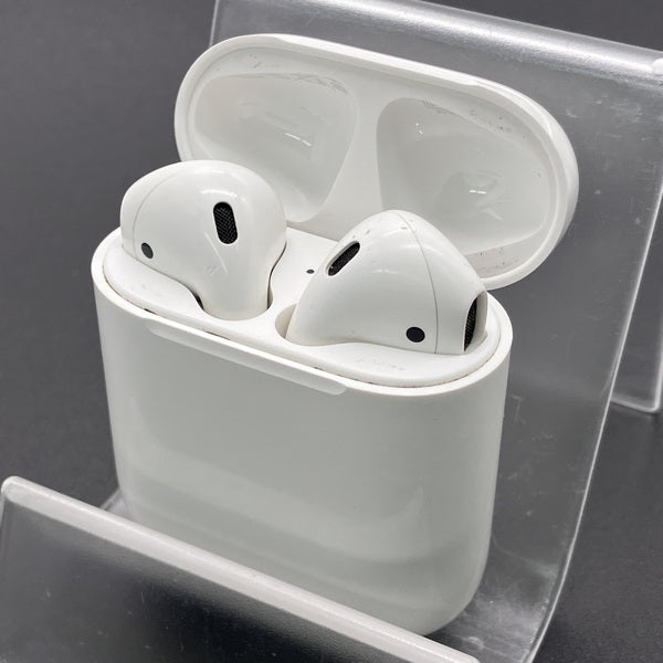 【中古】AirPods with Charging Case MV7N2J/A【秋葉原】