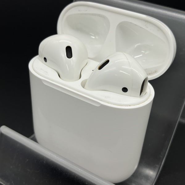 【中古】AirPods with Charging Case MV7N2J/A【秋葉原】