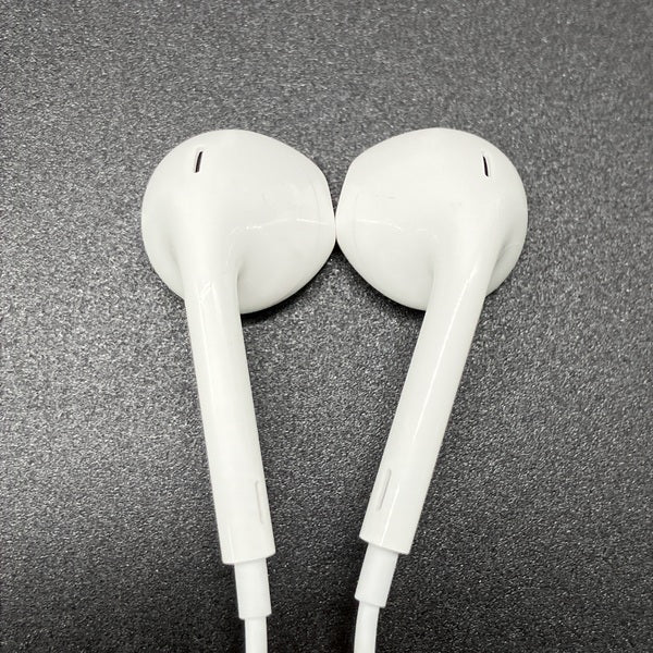 【中古】Apple EarPods with Remote and Mic【秋葉原】
