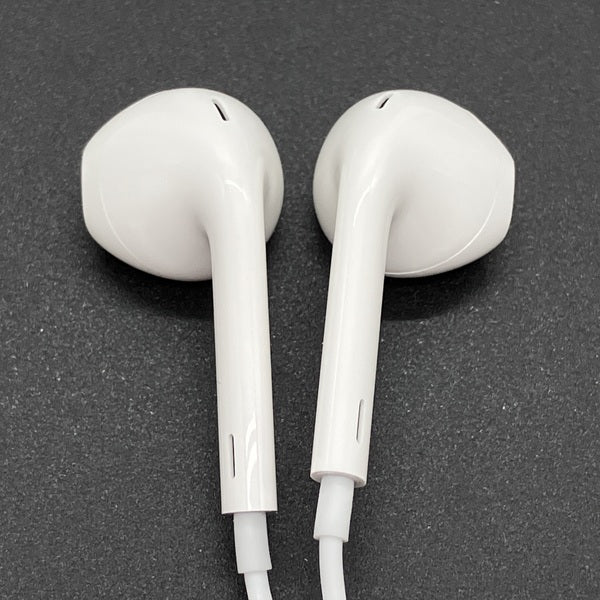 【中古】Apple EarPods with Remote and Mic【秋葉原】