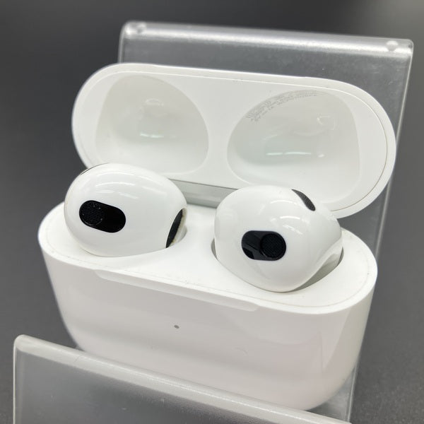 【中古】Airpods MPNY3J/A 3rd Generation  Lightning充電ケース付【秋葉原】