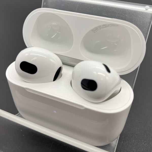 Apple Air Pods MME73J/A【中古品】52250419G02S AirPods（第3世代） MME73J/A [リモコン・マイク対応