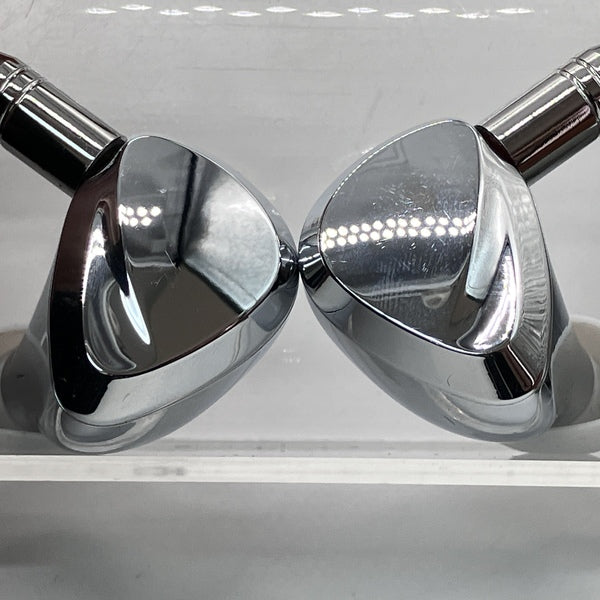 TRI あの人気モデルがさらに洗練され成熟したサウンドに Pro」 i3 TRI レザーケース付き 有線イヤホン Pro I3 イヤホン