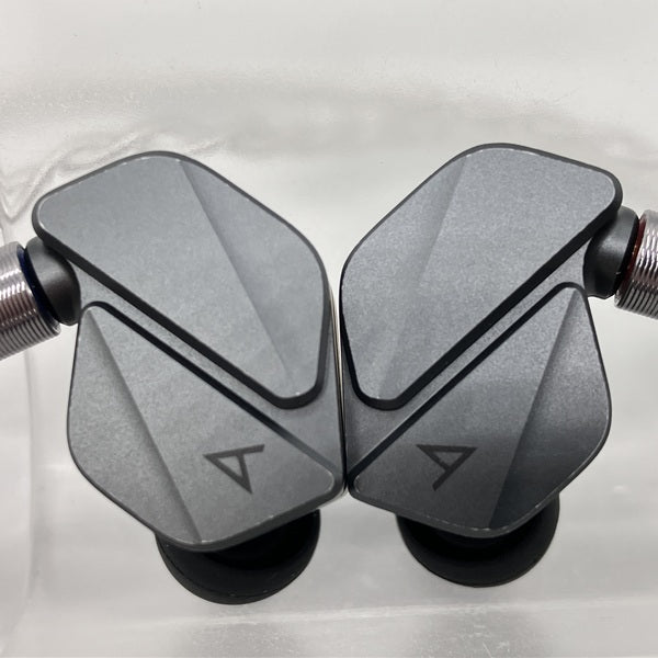 【キズあり】Astell&kern ZERO 2 AK ZERO 2 Astell&Kern AK ZERO2 Quadbrid Universal IEMs | Bloom Audio