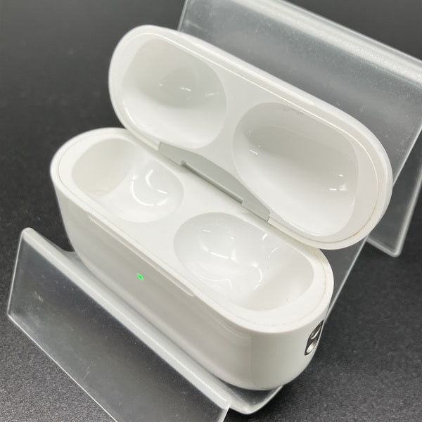 Apple 【中古】AirPods Pro (第2世代) MagSafe充電ケース(USB-C Apple 【中古】AirPods Pro (第2世代) MagSafe充電ケース(USB-C