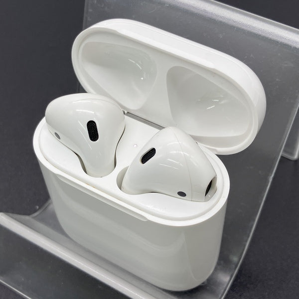 Apple 【中古】AirPods with Charging Case MV7N2J/A【秋葉原】 – e
