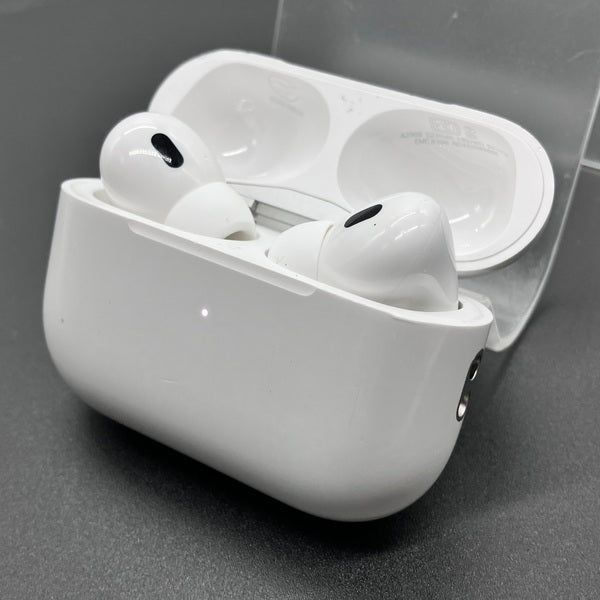 AirPodsPro第2世代 本体 充電ケース付き ホワイト 中古品 Apple 【中古】MagSafe充電ケース(USB-C)付きAirPods Pro(第2世代