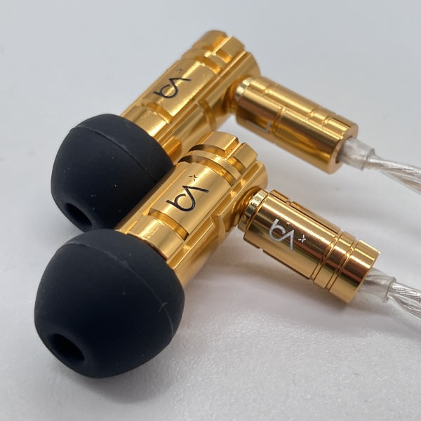 イヤホン beat audio Initium Uno Beat Audio、初のイヤホン「Initium Uno」。あえてのシングルBAで