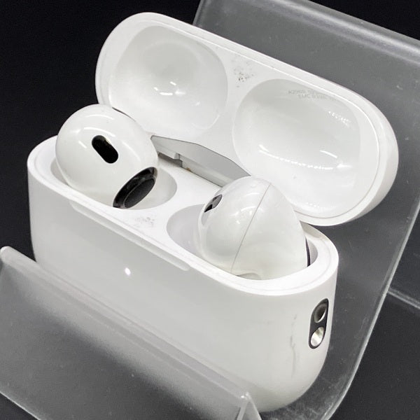 AirPods Pro 第2世代 (usb-c) イヤホン新品　ケース中古 Apple 【中古】MagSafe充電ケース(USB-C)付きAirPods Pro(第2世代