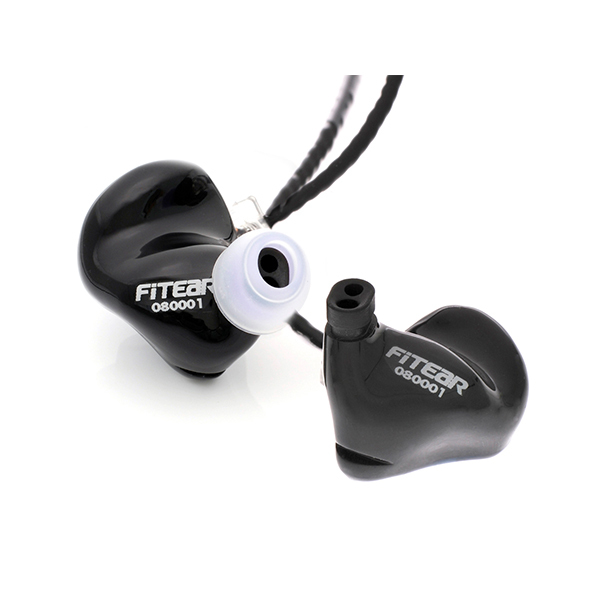 Fitear est universal