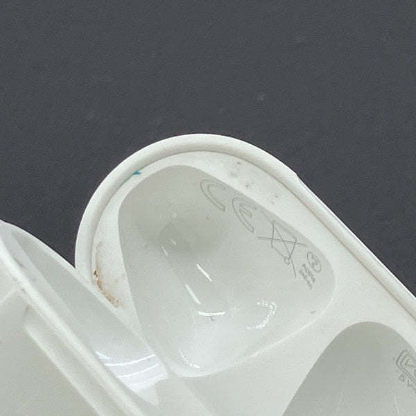 Apple 【中古】AirPods with Wireless Charging Case MRXJ2J-A【秋葉原
