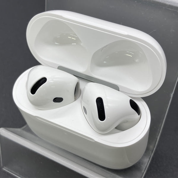 【中古】AirPods 4 MXP93J/A（アクティブノイズキャンセリング搭載）【秋葉原】