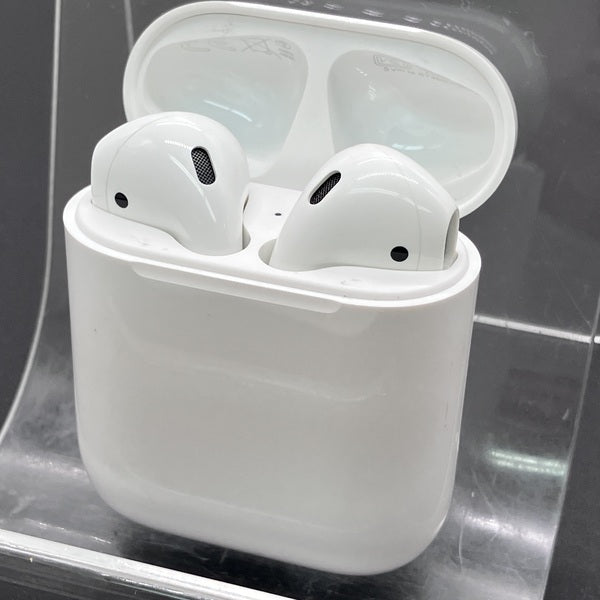 【中古】AirPods with Charging Case MV7N2J/A【秋葉原】
