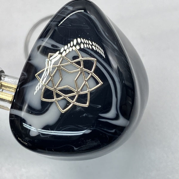 See audio 【中古】Bravery【秋葉原】 – e☆イヤホン