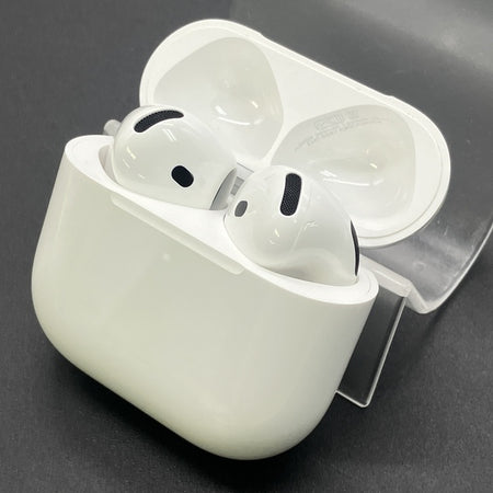 レ*ー様 中古　AirPods 4 動作確認済 Apple 【中古】AirPods 4 MXP93J/A（アクティブノイズキャンセリング