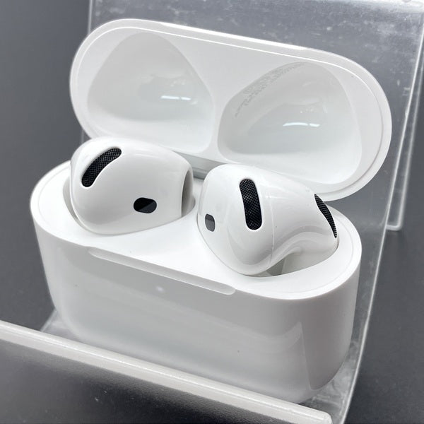 【中古】AirPods 4 MXP93J/A（アクティブノイズキャンセリング搭載）【秋葉原】