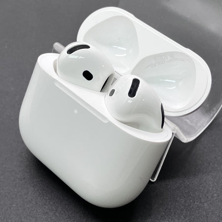 レ*ー様 中古　AirPods 4 動作確認済 Apple 【中古】AirPods 4 MXP93J/A（アクティブノイズキャンセリング