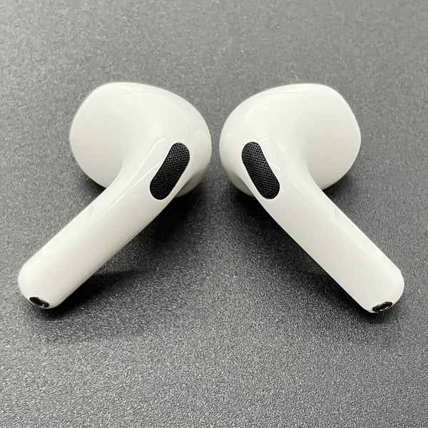 【中古】AirPods 4 MXP93J/A（アクティブノイズキャンセリング搭載）【秋葉原】