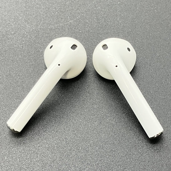 【中古】AirPods with Charging Case MV7N2J/A【秋葉原】