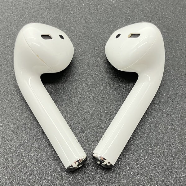 【中古】AirPods with Charging Case MV7N2J/A【秋葉原】
