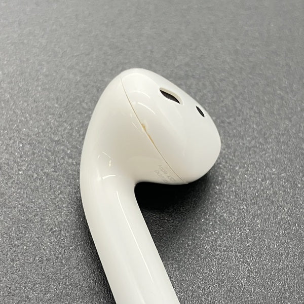【中古】AirPods with Charging Case MV7N2J/A【秋葉原】