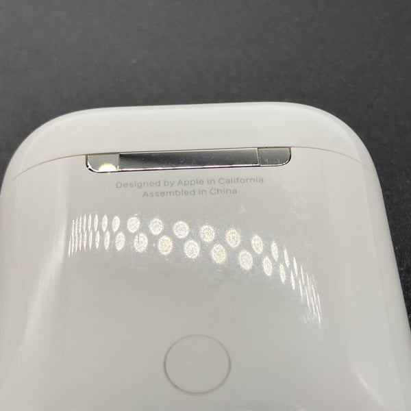 【中古】AirPods with Charging Case MV7N2J/A【秋葉原】