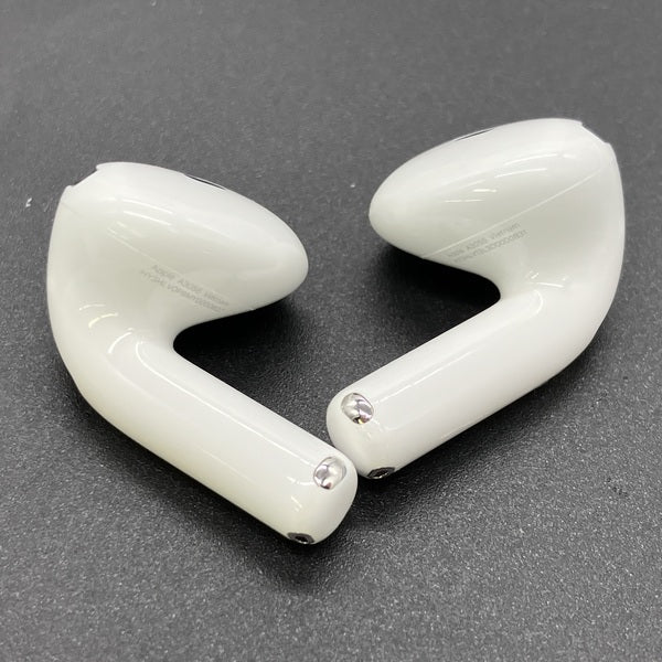 【中古】AirPods 4 MXP93J/A（アクティブノイズキャンセリング搭載）【秋葉原】