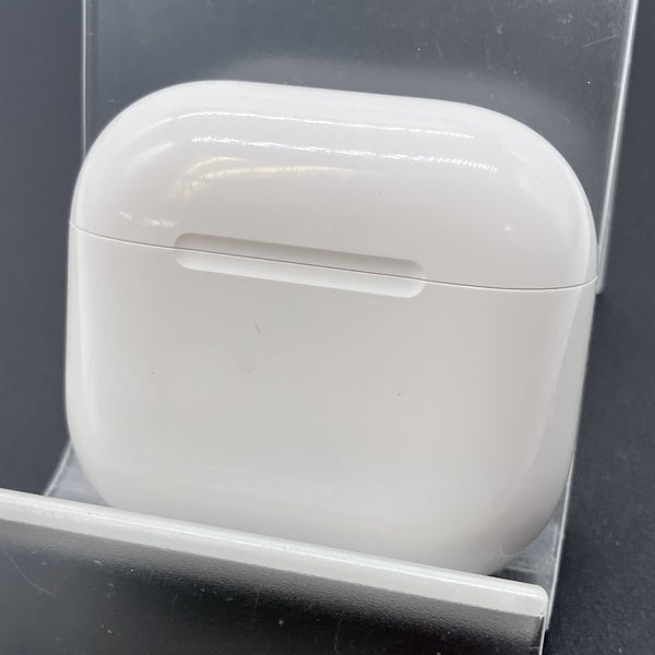 レ*ー様 中古　AirPods 4 動作確認済 Apple 【中古】AirPods 4 MXP93J/A（アクティブノイズキャンセリング