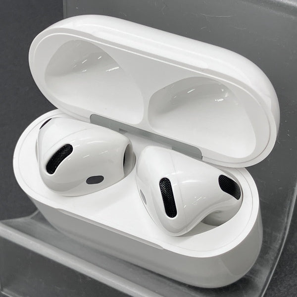 【中古】AirPods 4 MXP93J/A（アクティブノイズキャンセリング搭載）【秋葉原】