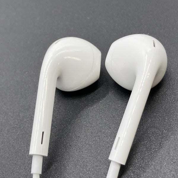 【中古】EarPods with Lightning Connector【秋葉原】