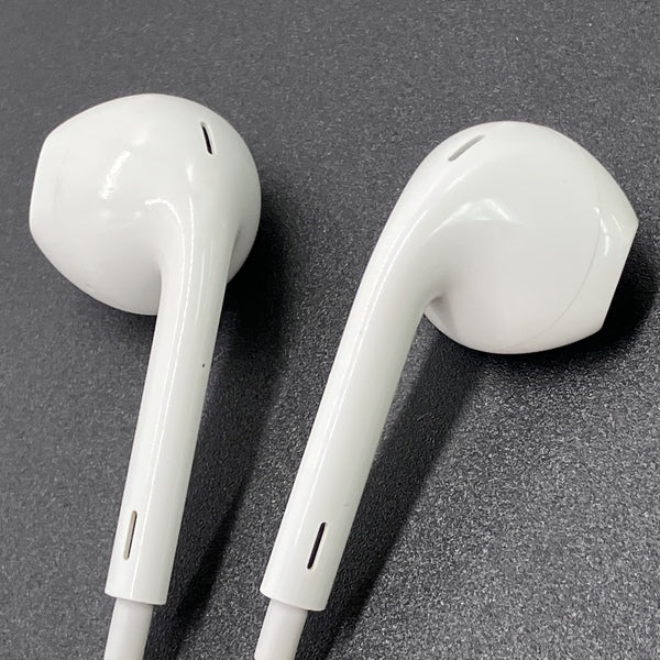 【中古】EarPods with Lightning Connector【秋葉原】