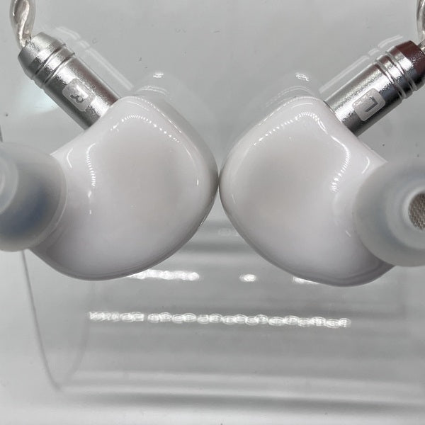 AAW 【中古】Z06 Blanc Edition(Universal Fit)【秋葉原】 – e☆イヤホン
