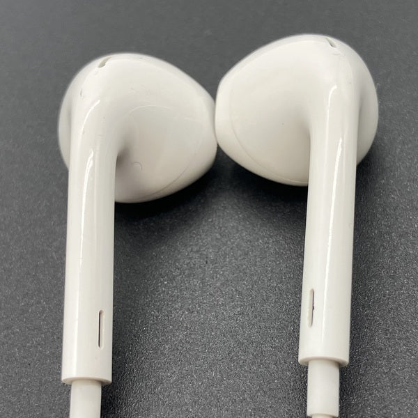 【中古】EarPods with Lightning Connector【秋葉原】