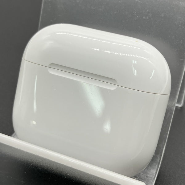 レ*ー様 中古　AirPods 4 動作確認済 Apple 【中古】AirPods 4 MXP93J/A（アクティブノイズキャンセリング