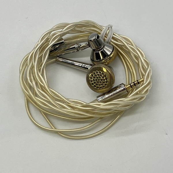 水月雨 (MOONDROP) 【中古】CHACONNE 2.5mm Balanced Version【秋葉原