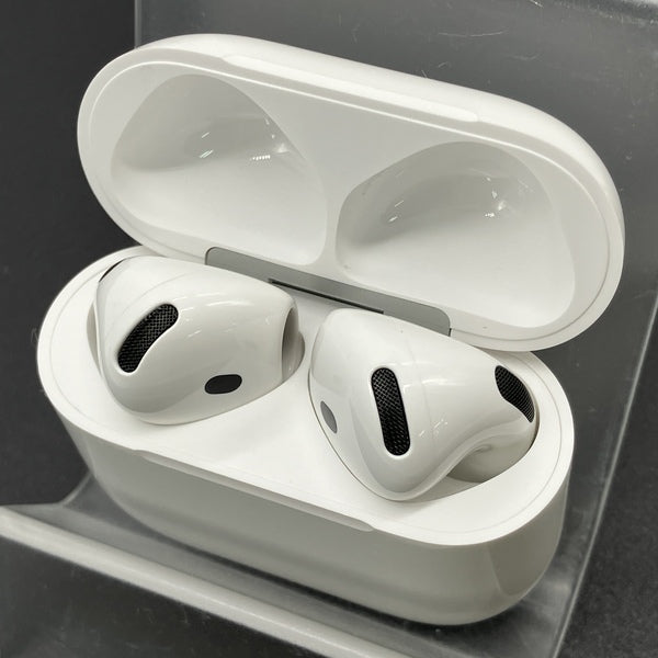【中古】AirPods 5 MKFW4J/A【秋葉原】