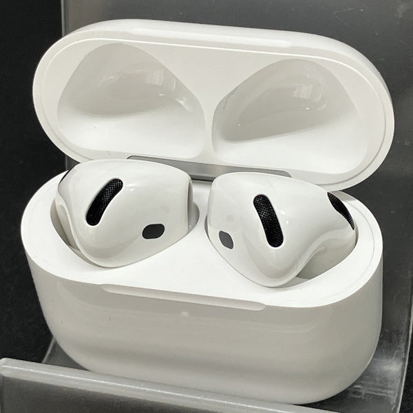 【中古】AirPods 4 MXP93J/A（アクティブノイズキャンセリング搭載）【秋葉原】