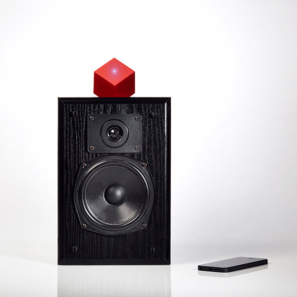 シンプソンズVHSビデオテープを改造したBluetoothスピーカーです。 シンプソンズVHSビデオテープを改造したBluetoothスピーカーです。